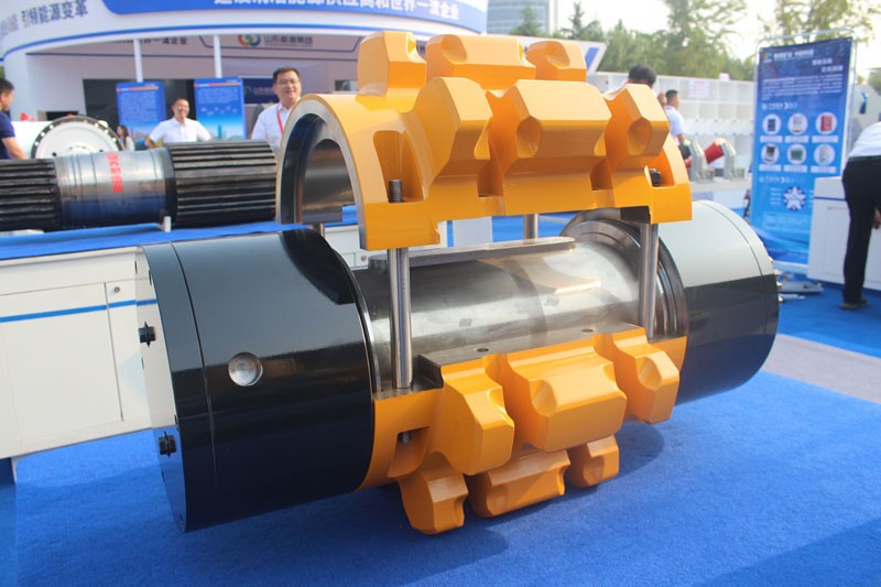 夹紧剖分式可更换链轮轴组  夹紧剖分式可更换链轮轴组